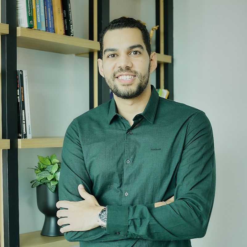 colaborador bruno soares pe bracos cruzados