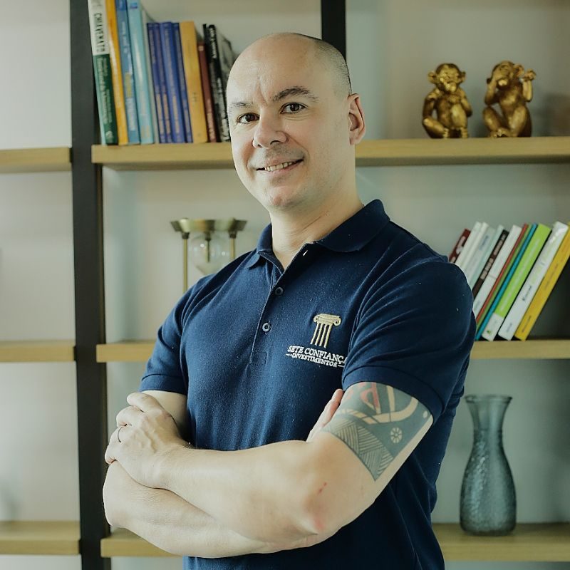 colaborador socio thales crosara pe bracos cruzados